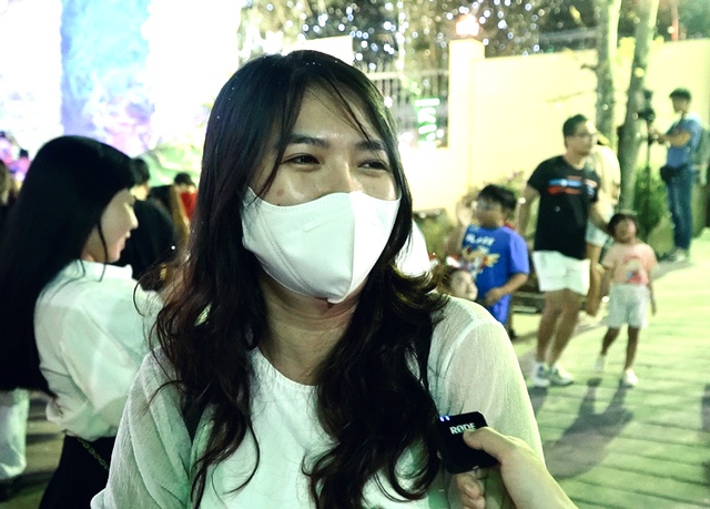 “Tuyết phủ trắng xóa” tại một địa điểm ở TP.HCM khiến giới trẻ kéo đến check-in liên tục - Ảnh 3.