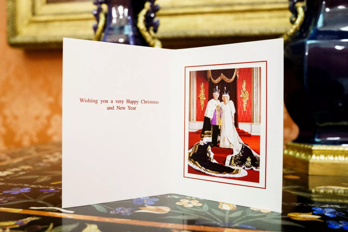Loạt ảnh thiệp Giáng sinh của các gia đình hoàng gia thế giới, 'công chúa đẹp nhất châu Âu' tỏa sáng, hoàng tử Hy Lạp điển trai tỏa sáng