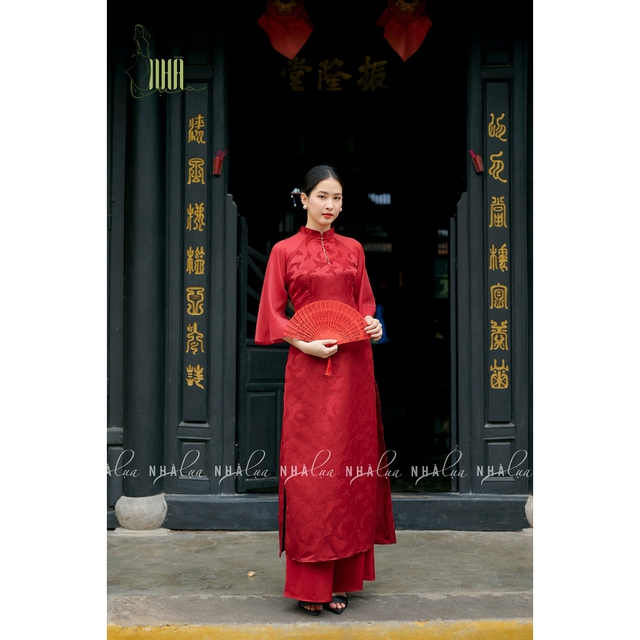 9 mẫu áo dài đỏ diện Tết: Thanh lịch, nền nã giúp chị em hóa nàng thơ, giá chỉ từ 685.000 VNĐ - Ảnh 9.