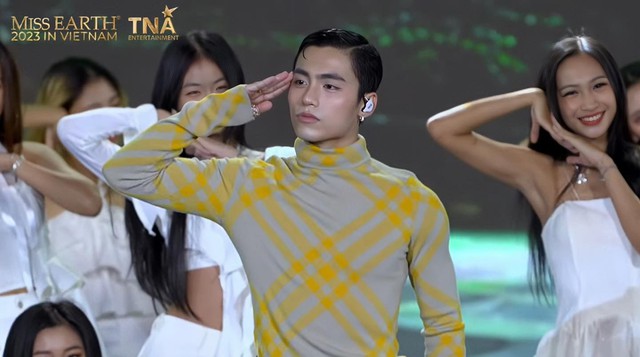 Lộ diện với visual lạ lẫm, netizen tranh c&atilde;i: Nh&igrave;n rất Sơn T&ugrave;ng nhưng h&oacute;a ra lại l&agrave; MONO - Ảnh 3.