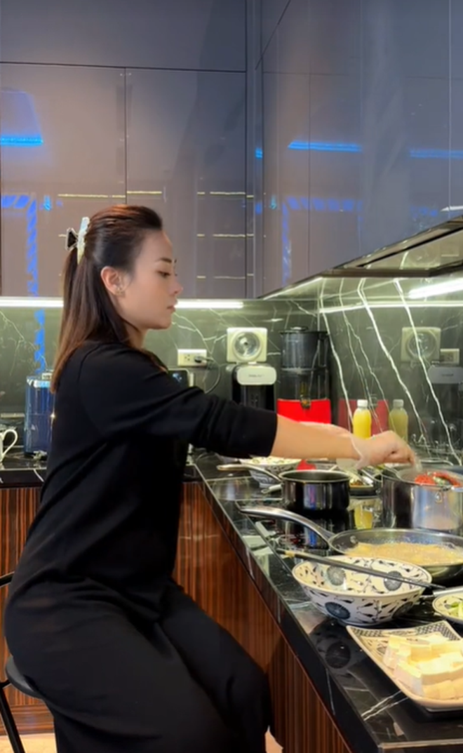 Loạt mâm cơm nhà Phương Oanh nấu cho Shark Bình gây bão: Hé lộ lý do đàn ông thành đạt thích vợ giỏi bếp núc - Ảnh 1.