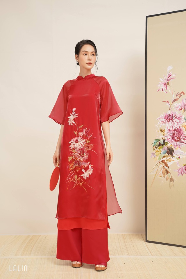 9 mẫu áo dài đỏ diện Tết: Thanh lịch, nền nã giúp chị em hóa nàng thơ, giá chỉ từ 685.000 VNĐ - Ảnh 14.