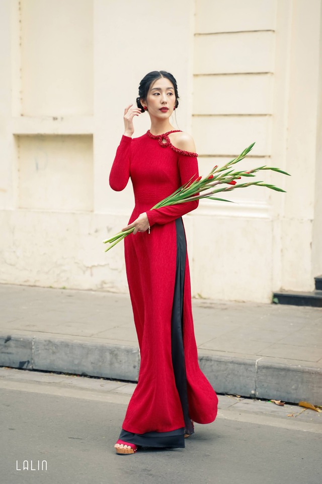 9 mẫu áo dài đỏ diện Tết: Thanh lịch, nền nã giúp chị em hóa nàng thơ, giá chỉ từ 685.000 VNĐ - Ảnh 11.