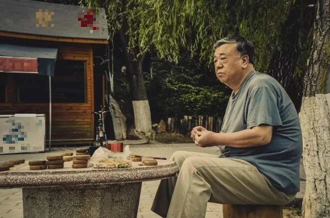 Phim bị gỡ sau 1 ngày chiếu vì chỉ có 8 người xem, nữ chính nhận gạch đá vì yêu kẻ bắt cóc mình - Ảnh 2.