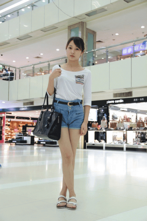 Cuộc sống ở tuổi 35 của con g&aacute;i lớn L&yacute; Li&ecirc;n Kiệt khiến nhiều người giật m&igrave;nh: Mối quan hệ xấu của cha mẹ ảnh hưởng lớn đến trẻ - Ảnh 2.