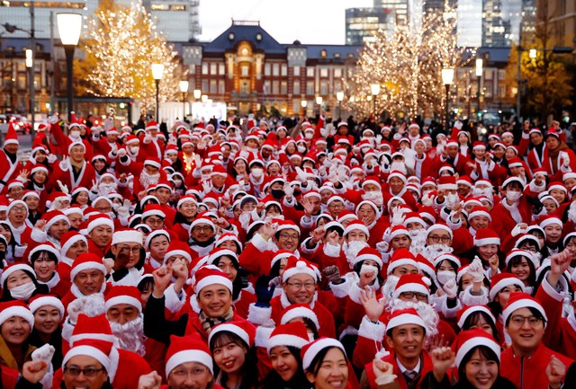 Rộn ràng Giáng sinh trên khắp thế giới: Đường phố sáng rực tạo nên không khí lễ hội đầy kỳ diệu và hy vọng - Ảnh 6.