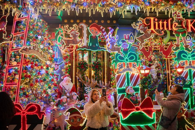 Rộn ràng Giáng sinh trên khắp thế giới: Đường phố sáng rực tạo nên không khí lễ hội đầy kỳ diệu và hy vọng - Ảnh 10.