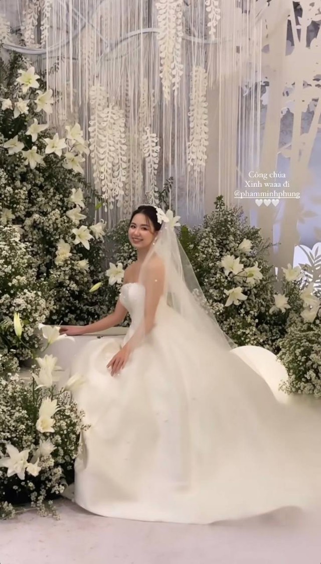 Cô dâu hot nhất MXH vừa tổ chức đám cưới tại resort ở Đà Nẵng: Choáng ngợp với quy mô, chú rể quẩy cực sung - Ảnh 1.