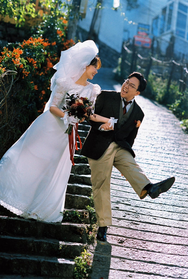 Soi loạt địa điểm Đà Lạt trong bộ ảnh cưới của Trấn Thành - Hari Won: Toàn nơi quen thuộc mà lên ảnh quá ảo - Ảnh 7.