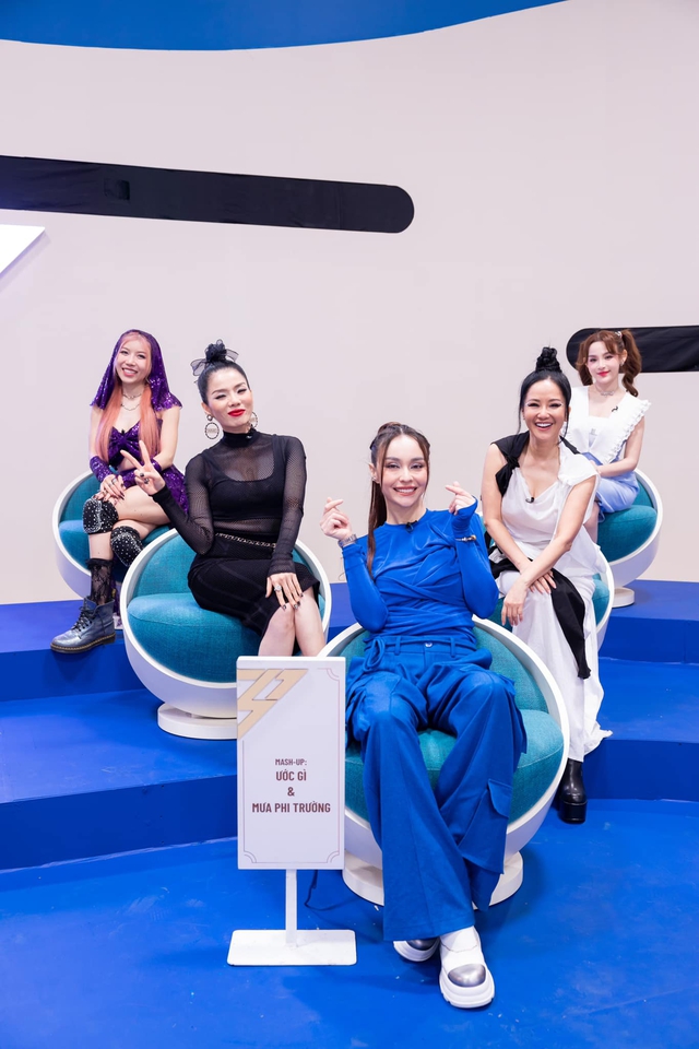 Khoảnh khắc Lệ Quyên - Trang Pháp chị chị em em: Đứng sát cạnh nhau mọi hoạt động, thái độ thì sao? - Ảnh 3.
