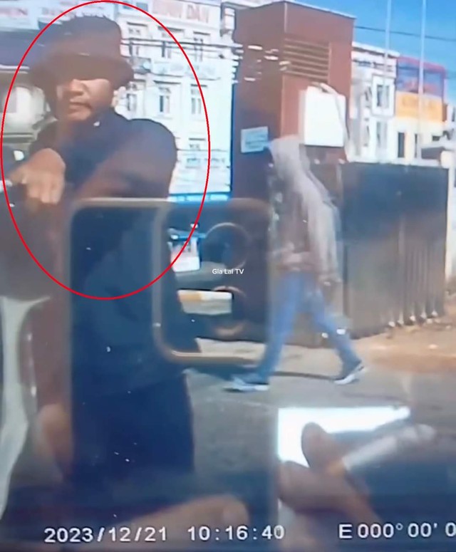 L&agrave;m r&otilde; vụ việc &ocirc; t&ocirc; v&agrave;o bệnh viện đ&oacute;n bệnh nh&acirc;n bị ngăn cản, đe đọa - Ảnh 1.