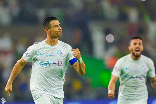 Ronaldo không thể ngăn cản ở tuổi 38, trở thành cầu thủ ghi bàn số 1 trong năm 2023 - Ảnh 1.