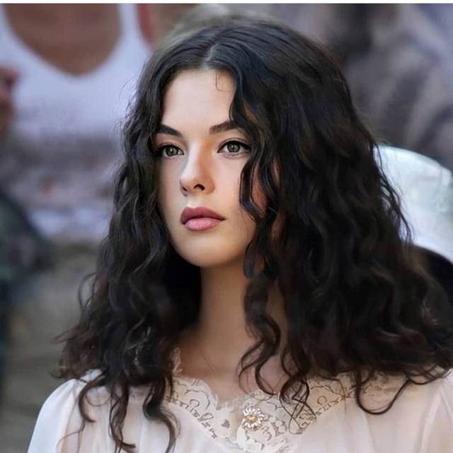 Tuổi 19 của con g&aacute;i người phụ nữ đẹp nhất nước &Yacute;: Mới v&agrave;o đời đ&atilde; được dạy điều n&agrave;y, nhan sắc c&oacute; vượt mẹ? - Ảnh 6.