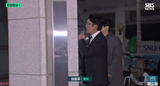 Tang lễ Lee Sun Kyun: “Ảnh hậu” vừa đi vừa khóc, tài tử Squid Game và Siwon dẫn đầu dàn sao hạng A - Ảnh 10.