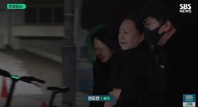 Nửa showbiz đổ bộ 3 ngày tang lễ Lee Sun Kyun: Bộ trưởng và IU âm thầm, Gong Yoo cùng dàn siêu sao túc trực - Ảnh 12.