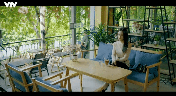 2 chi&ecirc;u diện đồ c&ocirc;ng sở hack eo thon d&aacute;ng chuẩn của nữ phụ chảnh nhất phim giờ v&agrave;ng VTV - Ảnh 6.