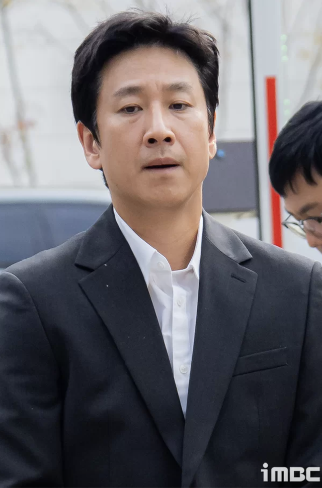 Báo Hàn cáo buộc cố diễn viên Lee Sun Kyun là vật hiến tế cho cảnh sát và truyền thông - Ảnh 2.