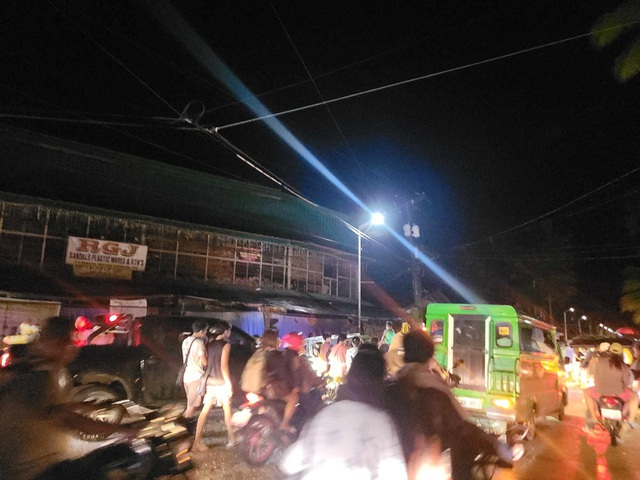 Hiện trường trận động đất kinh hoàng ở Philippines: Nhà cửa rung chuyển dữ dội, người dân bỏ chạy giữa đêm tìm nơi trú ẩn