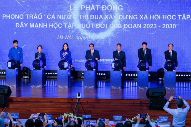 Bộ GD&ĐT công bố 10 dấu ấn giáo dục và đào tạo năm 2023 - Ảnh 9.