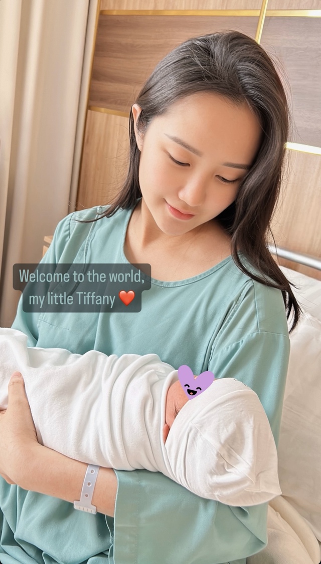 Primmy Trương - vợ TGĐ Phan Thành sinh em thứ 2, nhan sắc sau sinh gây bão vì quá xinh đẹp - Ảnh 1.