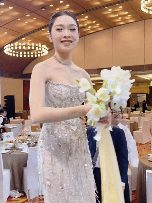 Hoa hậu Ngọc Hân dự đám cưới cô dâu từng được cầu hôn bằng 200 flycam gây chấn động, tiết lộ có chồng vẫn thích giật hoa cưới - Ảnh 3.