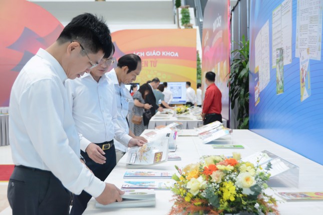 Bộ GD&ĐT công bố 10 dấu ấn giáo dục và đào tạo năm 2023 - Ảnh 4.