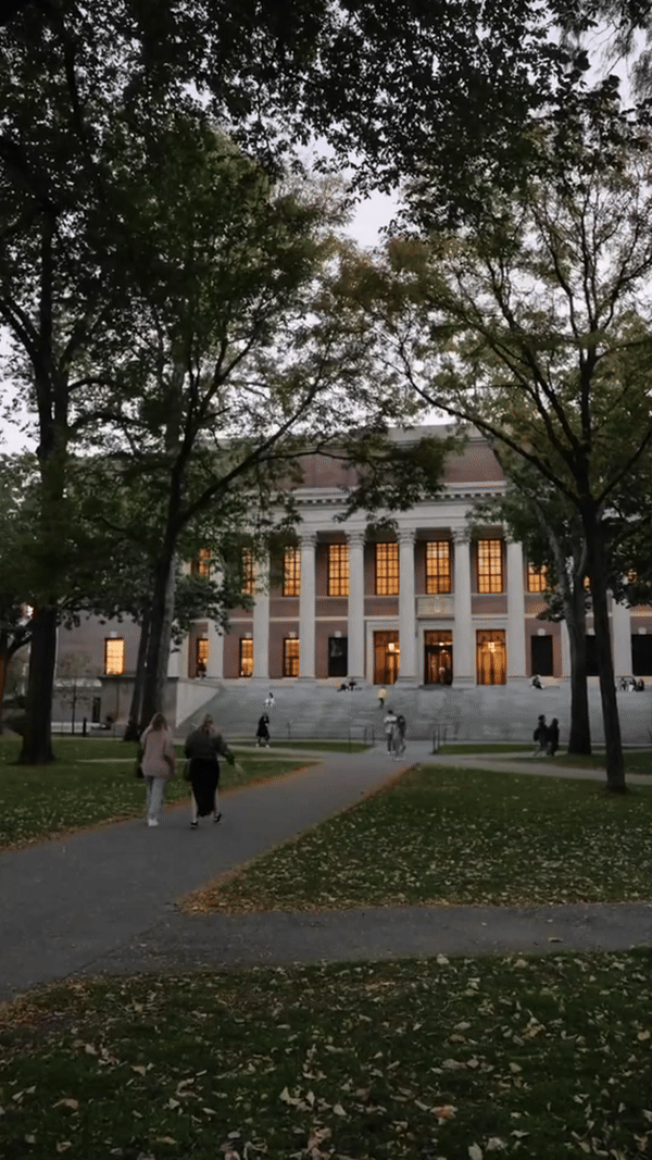 Sinh viên bóc trần sự thật bên trong thư viện Harvard lúc nửa đêm: Đừng bao giờ thắc mắc sao trường toàn tỷ phú! - Ảnh 5.