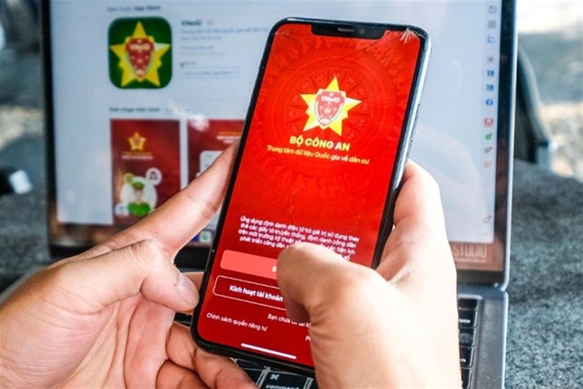 Người dân có thể đăng ký thường trú, tạm trú qua ứng dụng VNeID từ 1/1/2024 - Ảnh 1.