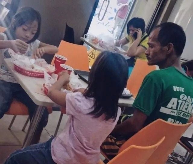 Những bức ảnh khiến bạn vỡ lẽ: Th&igrave; ra bản th&acirc;n c&ograve;n may mắn đến thế, bỏ cuộc l&agrave; quyết định của kẻ h&egrave;n nh&aacute;t - Ảnh 1.