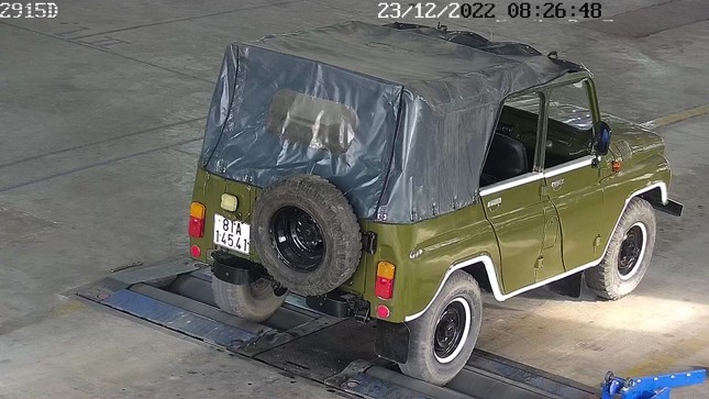 Hà Nội: Xe Jeep, xe UAZ không phông bạt chở khách du lịch quanh thành phố - Ảnh 5.