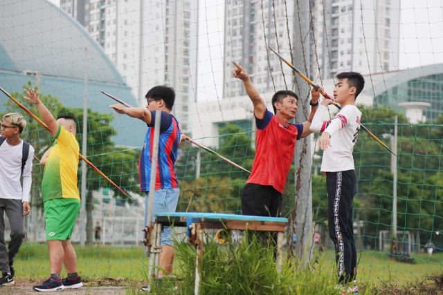 Người thầy khuyết tật dạy thể thao miễn phí cho những đứa trẻ tự kỷ, chậm phát triển ở Sài Gòn - Ảnh 5.