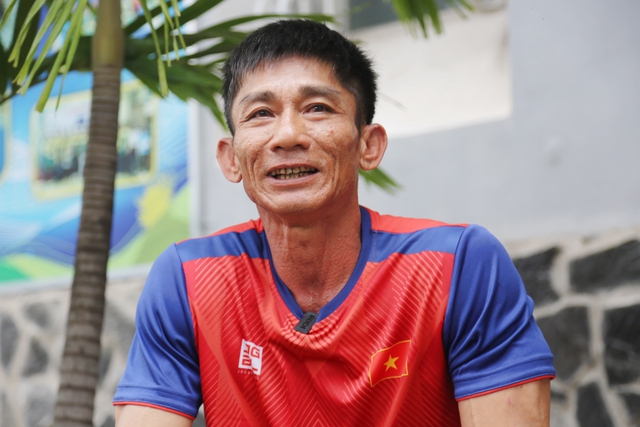 Người thầy khuyết tật dạy thể thao miễn phí cho những đứa trẻ tự kỷ, chậm phát triển ở Sài Gòn - Ảnh 3.