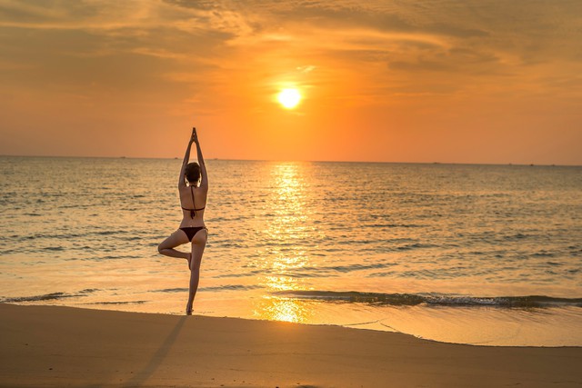 Cảm gi&aacute;c sẽ thế n&agrave;o khi nghe bản t&igrave;nh ca l&atilde;ng mạn nhất của Maroon 5 - She Will Be Loved dưới &aacute;nh ho&agrave;ng h&ocirc;n Ph&uacute; Quốc? - Ảnh 1.