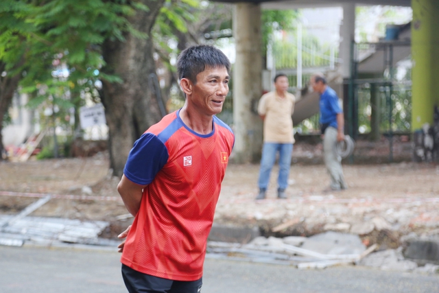 Người thầy khuyết tật dạy thể thao miễn phí cho những đứa trẻ tự kỷ, chậm phát triển ở Sài Gòn - Ảnh 9.