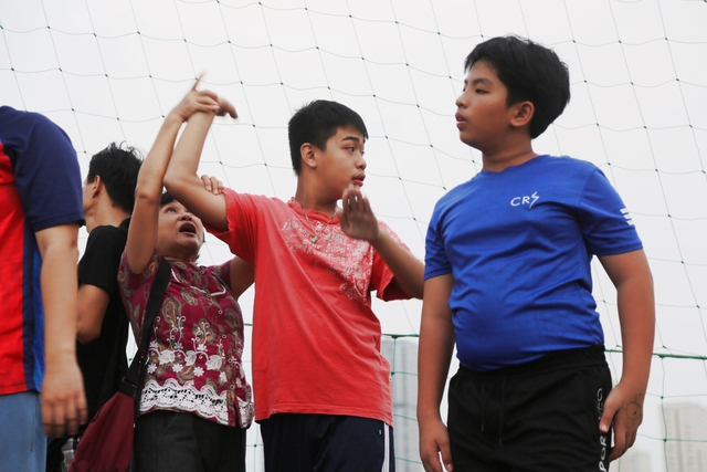 Người thầy khuyết tật dạy thể thao miễn phí cho những đứa trẻ tự kỷ, chậm phát triển ở Sài Gòn - Ảnh 7.