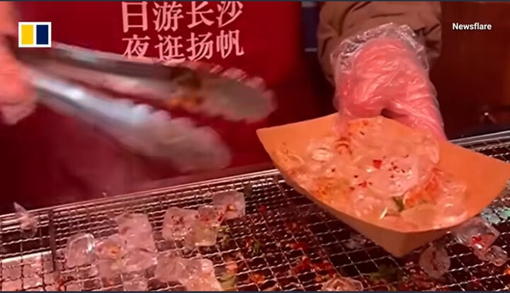 Món đá nướng trở thành món ăn đường phố 'hot' nhất Trung Quốc