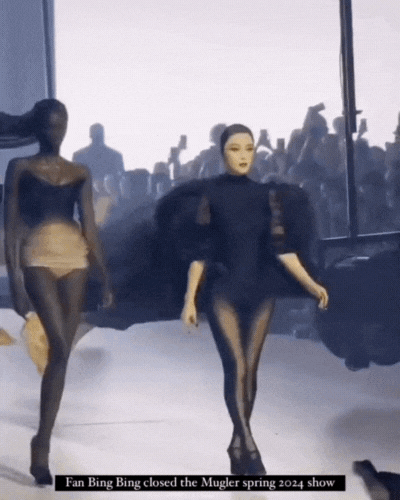 Khi các sao lấn sân catwalk: Cardi B, Kim Kardashian đuối thấy rõ, Phạm Băng Băng gây tranh cãi, 1 mẩu BLACKPINK được khen - Ảnh 6.