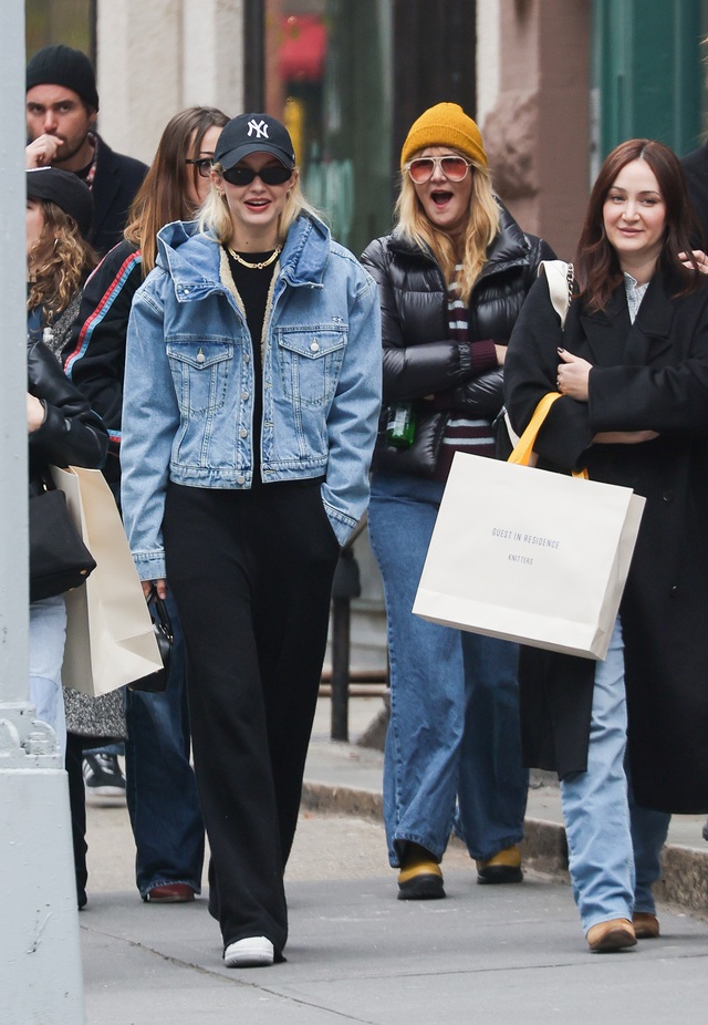 Bradley Cooper được cả t&igrave;nh cũ Irina Shayk v&agrave; người y&ecirc;u mới Gigi Hadid đến ủng hộ khi khởi nghiệp b&aacute;n đồ ăn - Ảnh 6.