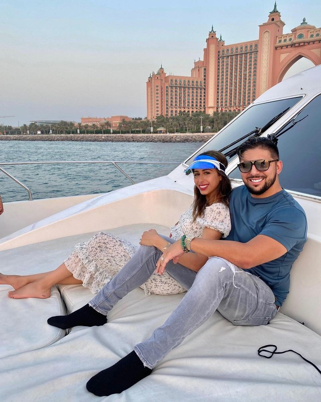 Vợ nội trợ Dubai tiết lộ 6 điều làm chồng triệu phú phát điên: Nếu anh làm tổn thương em, em có quyền tiêu tiền của anh tùy thích - Ảnh 1.