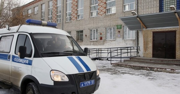 Nữ sinh Nga nổ súng vào bạn học rồi tự sát, nghi vì bị bắt nạt - Ảnh 1.