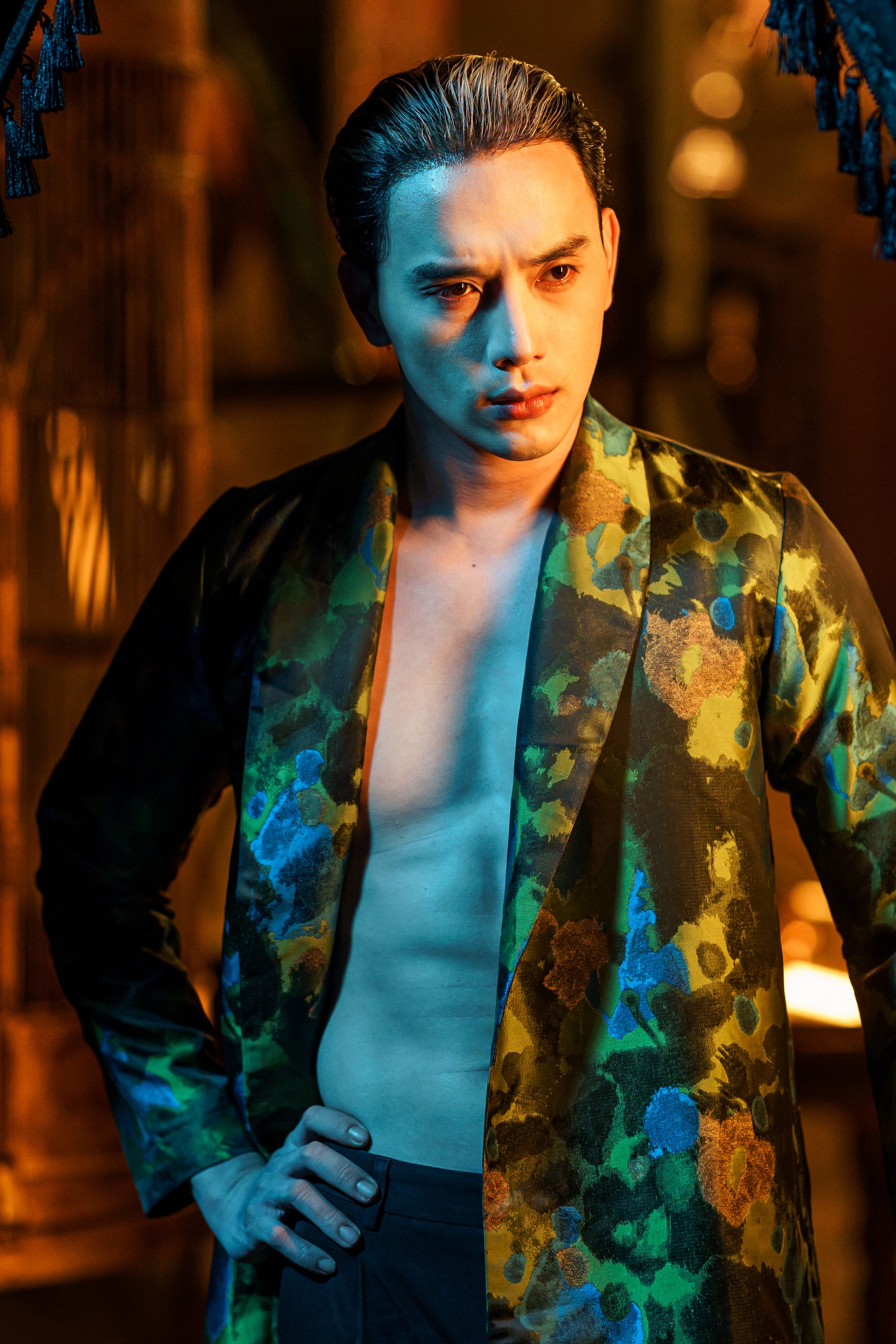 Công bằng ở đâu khi mỹ nam Việt này flop quá thể: Đóng liên tiếp 3 phim lỗ nặng, đẹp như tượng tạc cũng vô nghĩa- Ảnh 3. Review Người Mặt Trời: Nồi lẩu thập cẩm với kịch bản nhặt mỗi chỗ một ít