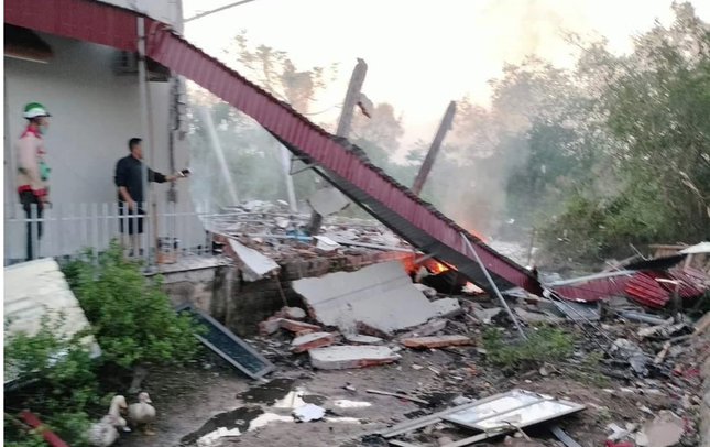 Hai phụ nữ tử vong, một cháu bé bị thương trong vụ nổ gây sập nhà ở Ninh Bình - Ảnh 2.