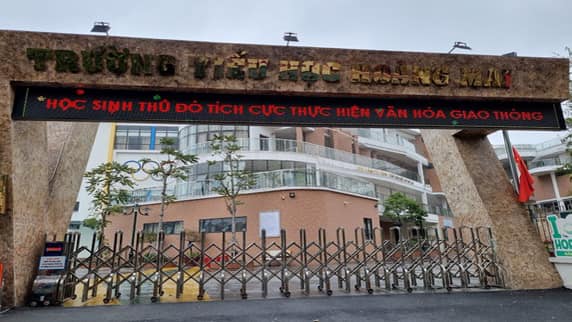 Ngôi trường cấp 1 công lập ở Hà Nội khiến nhiều phụ huynh đi qua phải ngỡ ngàng: To đẹp, bề thế quá! - Ảnh 1.