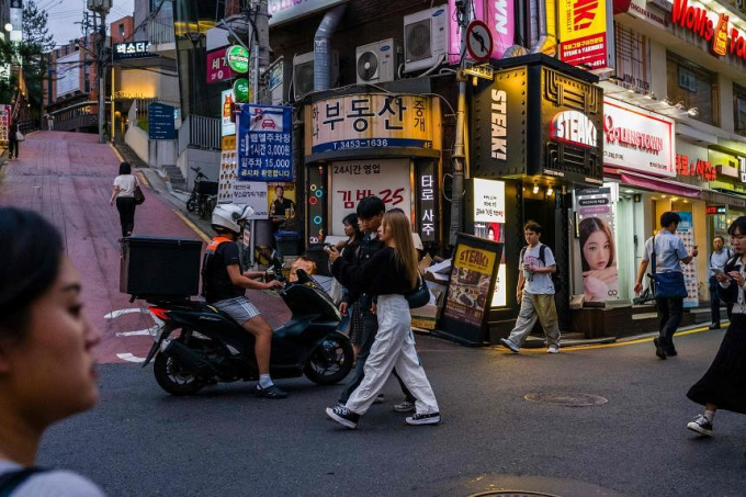 Tình cảnh tại thành phố phát triển bậc nhất châu Á: Quá nửa người trẻ không có tiền, chấp nhận ăn bám bố mẹ để tồn tại