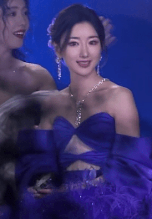 Một sao nữ xinh như tiên tử ở sự kiện, nhưng netizen chỉ đổ xô zoom cận 1 chi tiết bất thường trên gương mặt - Ảnh 4.