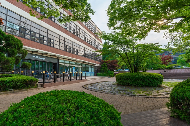 Ngôi trường thần tiên thuộc top 15 Hàn Quốc: Khuôn viên xinh như vườn thượng uyển, quá nhiều thứ để mê! - Ảnh 10.