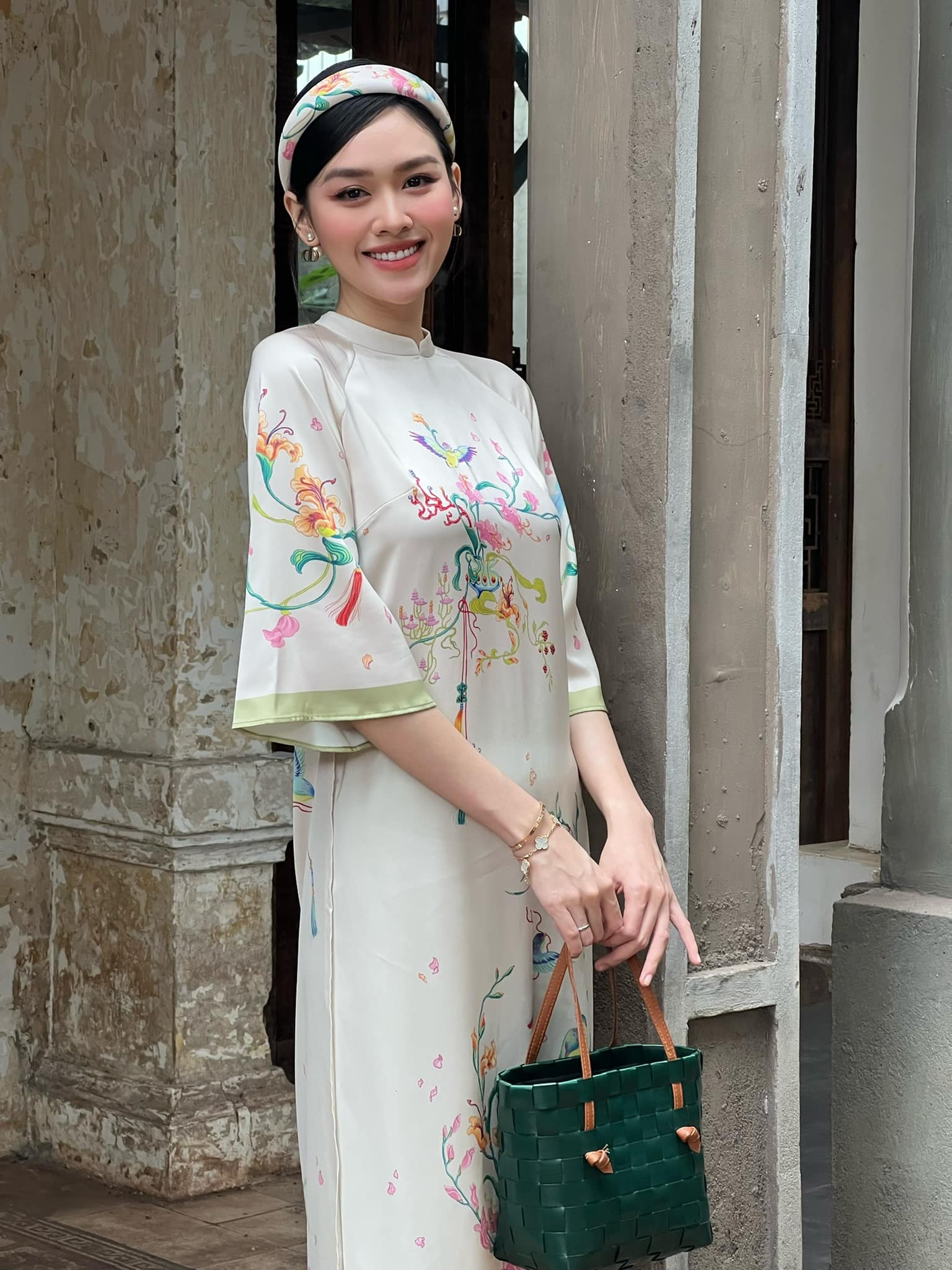 Á hậu 10X có cuộc sống vạn người mơ khi lấy chồng năm 20 tuổi: Ở biệt thự, đi xe sang, đồ hiệu không thiếu, nhan sắc sau sinh mới bất ngờ nhất - Ảnh 10. Á hậu 10X có cuộc sống vạn người mơ khi lấy chồng năm 20 tuổi: Ở biệt thự, đi xe sang, đồ hiệu không thiếu, nhan sắc sau sinh mới bất ngờ nhất - Ảnh 10.