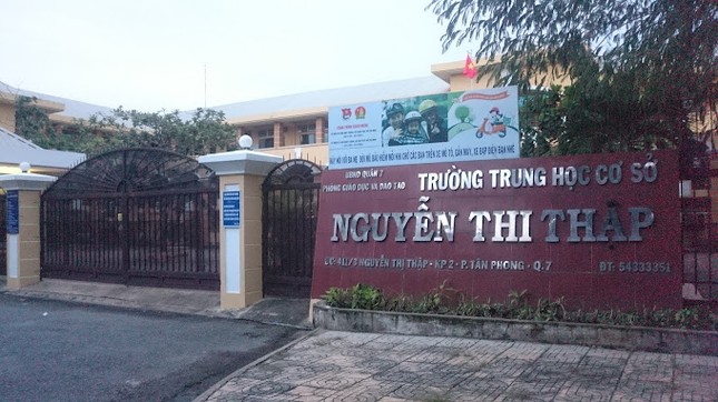 Vụ nữ sinh bị đ&aacute;nh trong nh&agrave; vệ sinh: Ph&ograve;ng GD&ĐT quận 7 xử l&yacute; ra sao? - Ảnh 1.