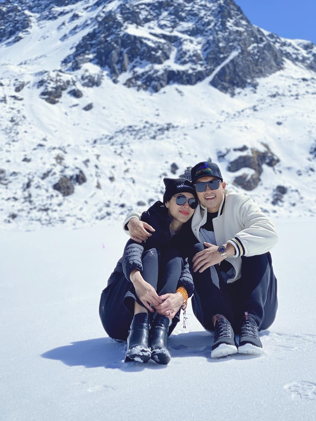 Vợ chồng Thủy Tiên xả kho loạt ảnh xuất ngoại, tình cảm sau hơn thập kỷ bên nhau thể hiện qua chi tiết này - Ảnh 2. Vợ chồng Thủy Tiên xả kho loạt ảnh xuất ngoại, tình cảm sau hơn thập kỷ bên nhau thể hiện qua chi tiết này - Ảnh 2.