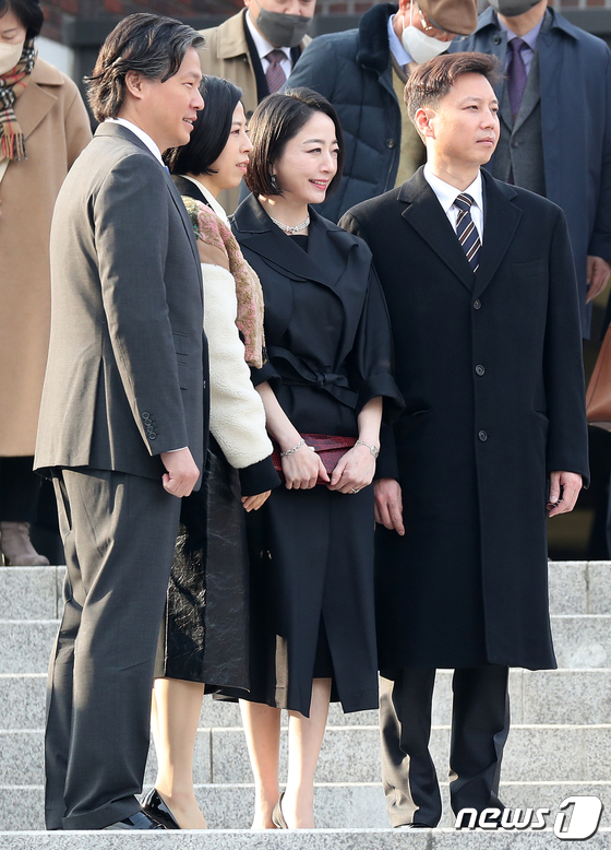 Lee Young Ae gây sốt ở đám cưới gia tộc Hyundai, ai dè bị khí chất của nữ MC kiêm con dâu nức tiếng giới tài phiệt đè bẹp - Ảnh 8.